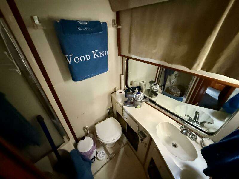 Wood Knot 38ft Chris Craft Yacht For Sale