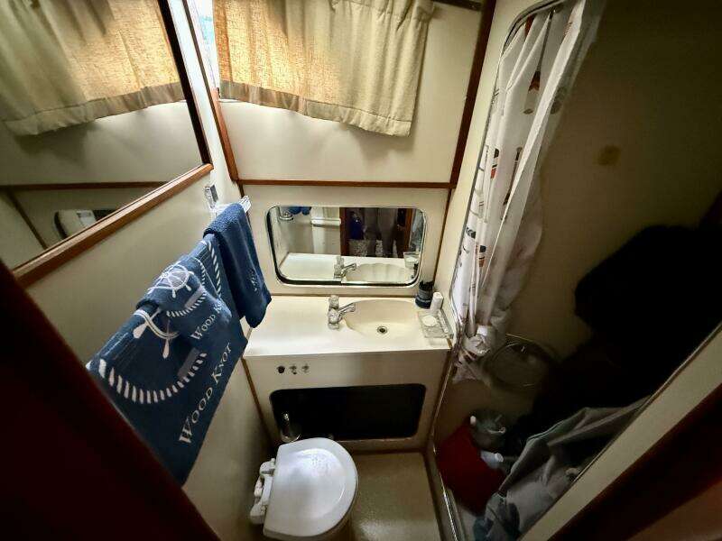 Wood Knot 38ft Chris Craft Yacht For Sale