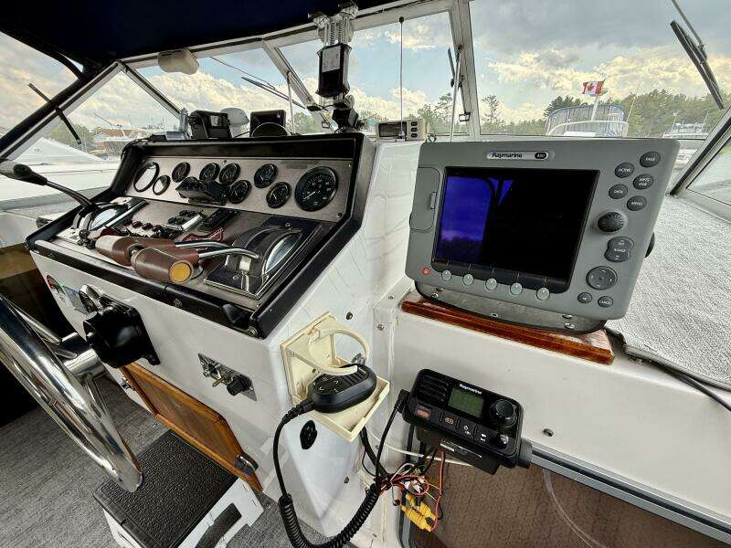 Wood Knot 38ft Chris Craft Yacht For Sale