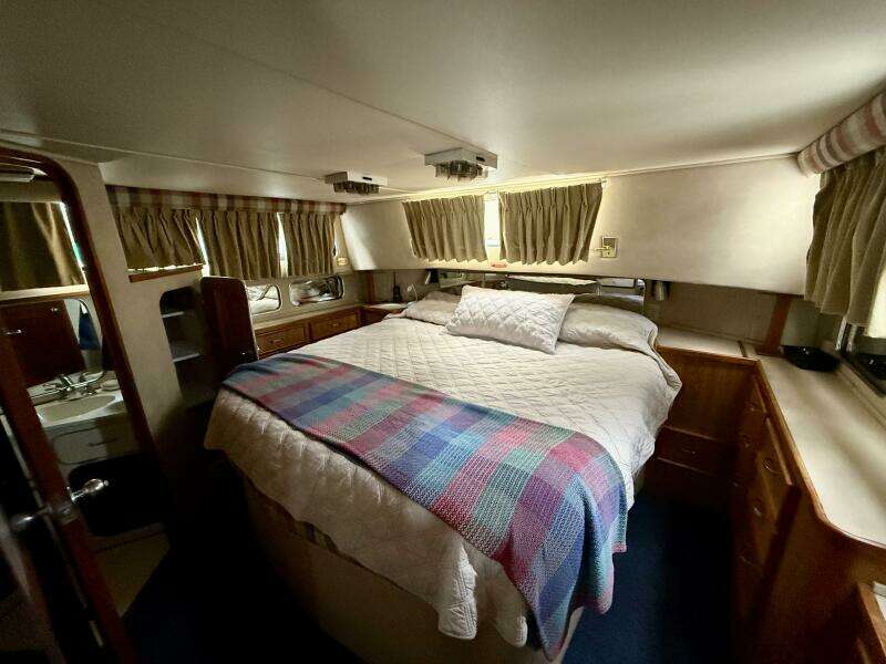 Wood Knot 38ft Chris Craft Yacht For Sale