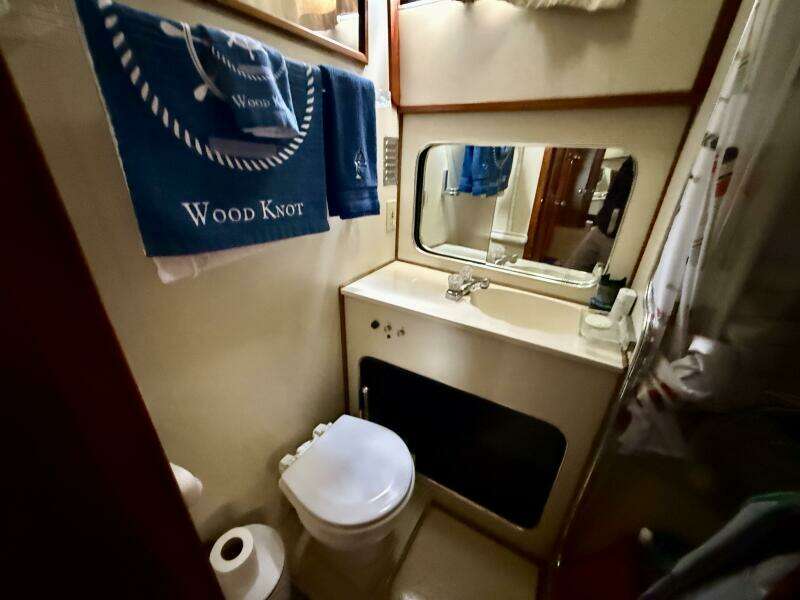 Wood Knot 38ft Chris Craft Yacht For Sale