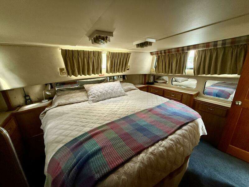 Wood Knot 38ft Chris Craft Yacht For Sale