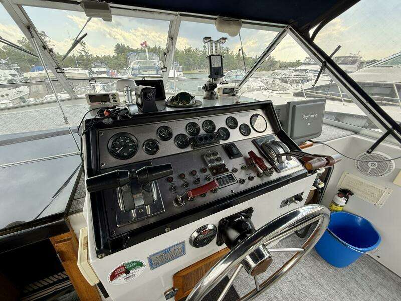 Wood Knot 38ft Chris Craft Yacht For Sale