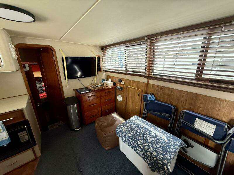 Wood Knot 38ft Chris Craft Yacht For Sale