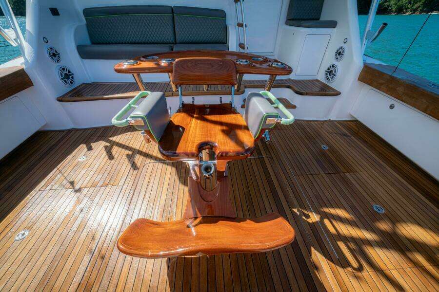 2017 62 Viking Convertible - Offensive