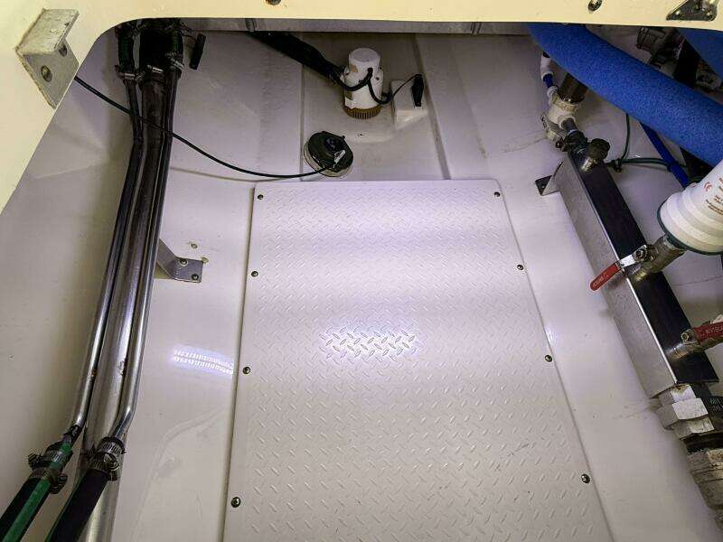 35ft Everglades Yacht For Sale