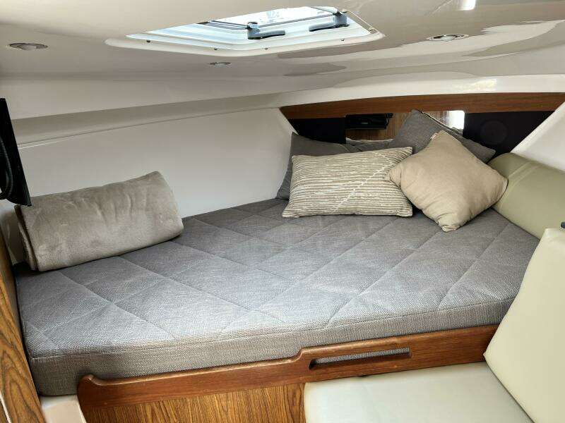 35ft Everglades Yacht For Sale