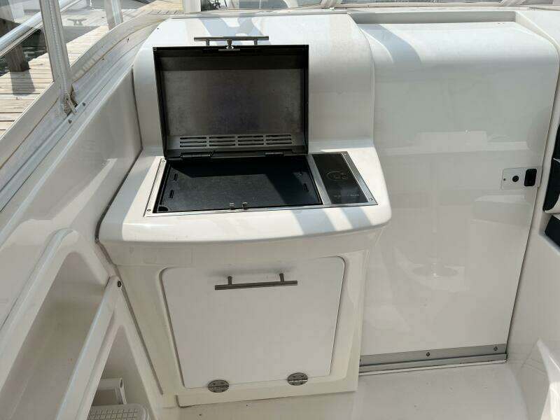 35ft Everglades Yacht For Sale