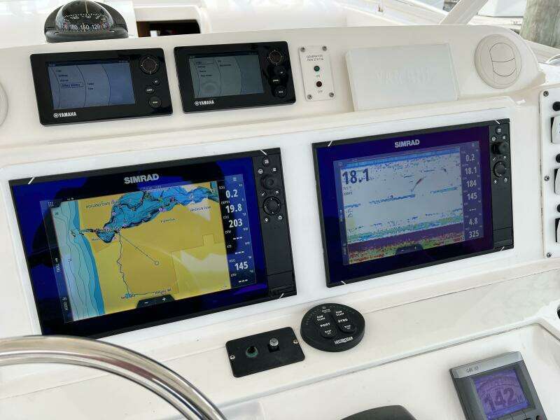 35ft Everglades Yacht For Sale