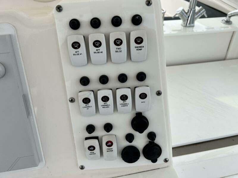 35ft Everglades Yacht For Sale
