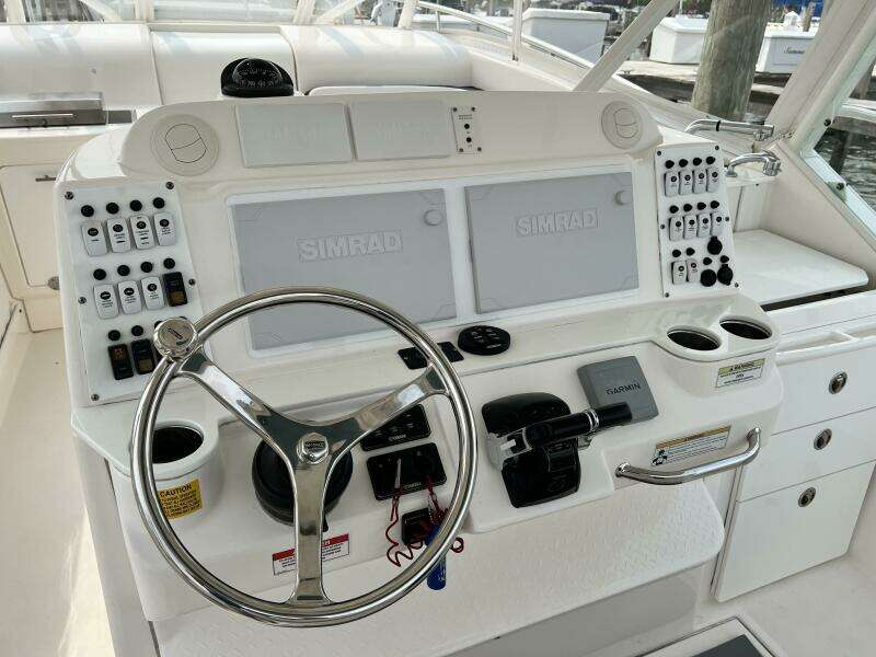 35ft Everglades Yacht For Sale