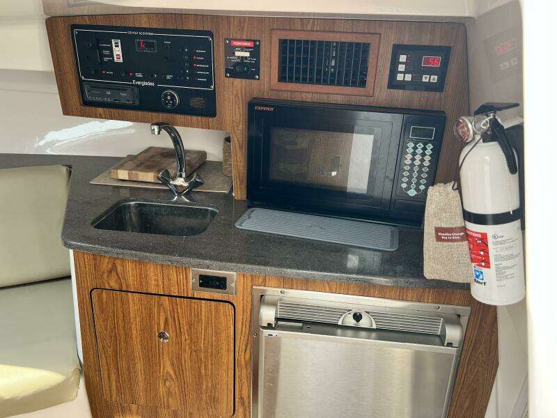 35ft Everglades Yacht For Sale