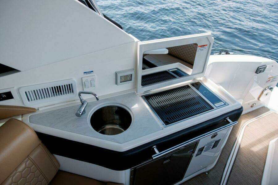 Lady Iryna 32ft Sea Ray Yacht For Sale
