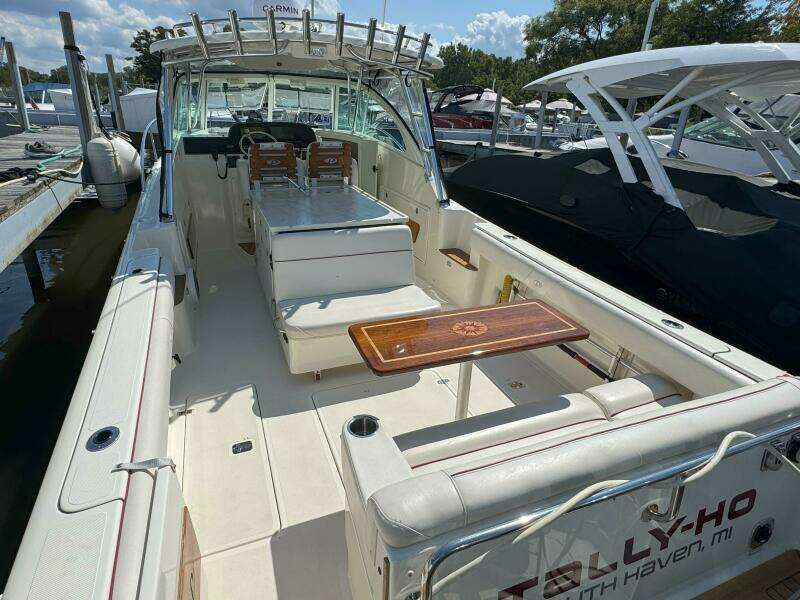 34ft Pursuit Yacht For Sale