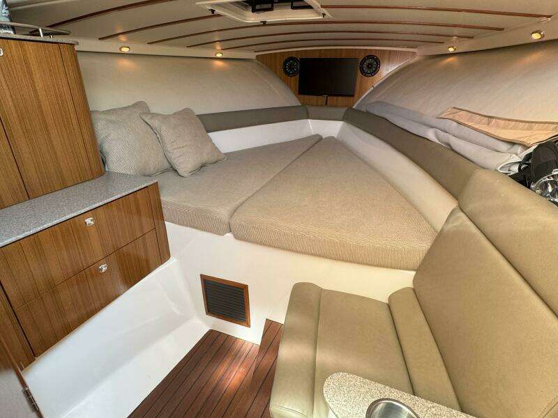 34ft Pursuit Yacht For Sale