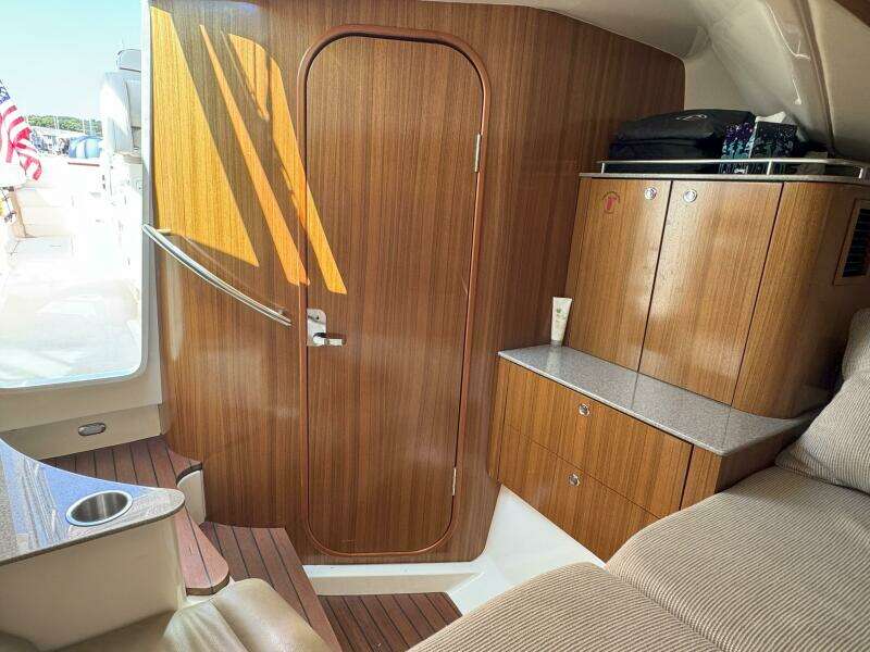 34ft Pursuit Yacht For Sale