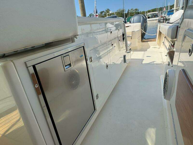 34ft Pursuit Yacht For Sale