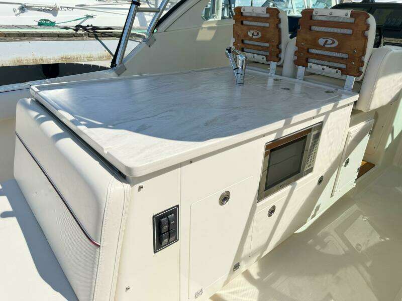 34ft Pursuit Yacht For Sale
