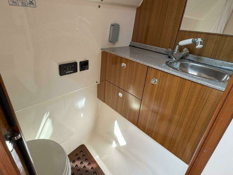34ft Pursuit Yacht For Sale