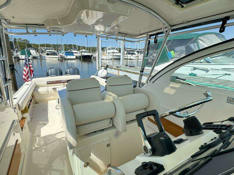 34ft Pursuit Yacht For Sale