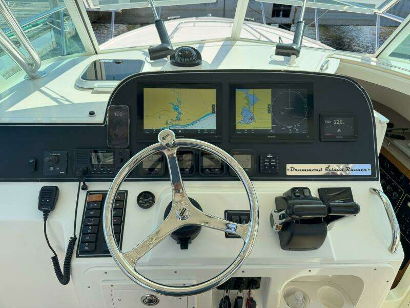 34ft Pursuit Yacht For Sale