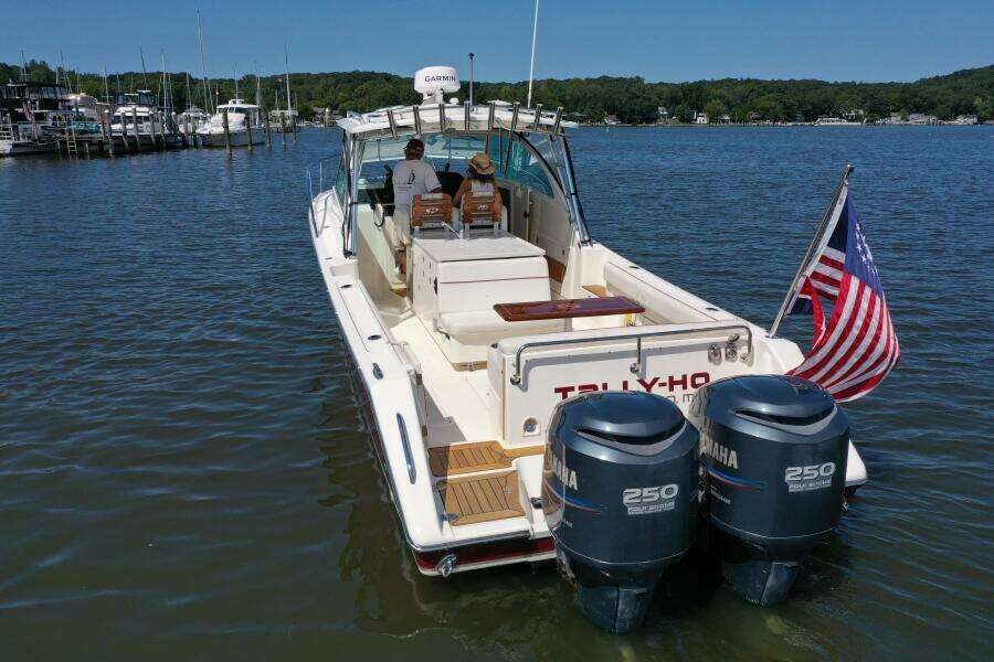 34ft Pursuit Yacht For Sale