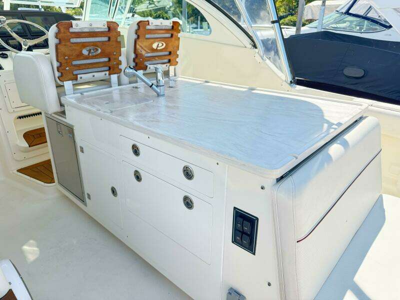 34ft Pursuit Yacht For Sale