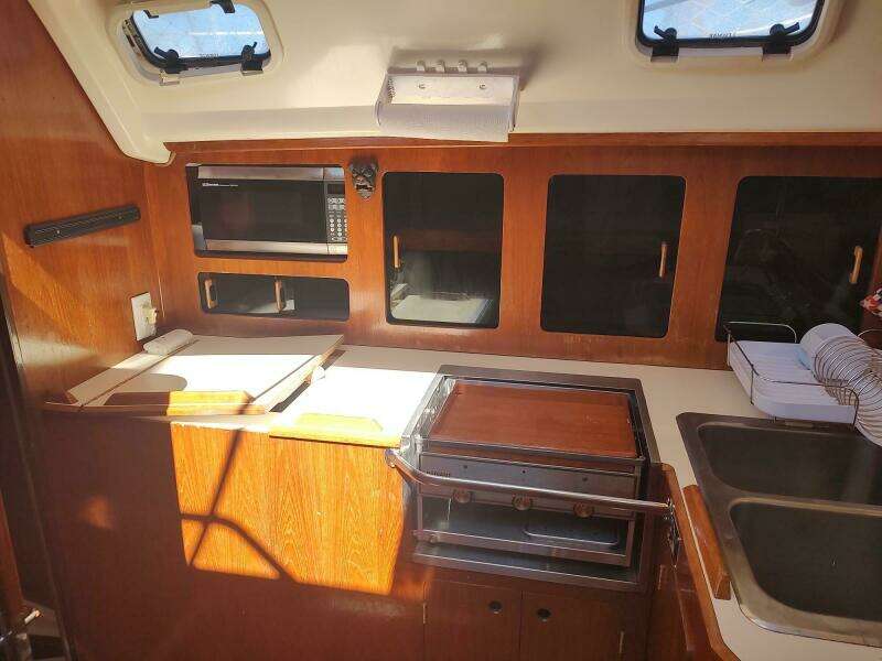 TOO CHUFFED 37ft Hunter Yacht For Sale