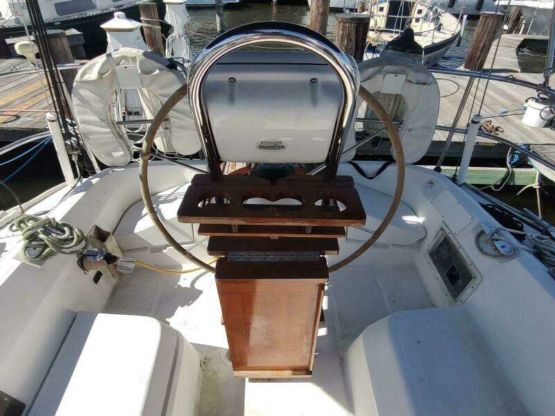 TOO CHUFFED 37ft Hunter Yacht For Sale