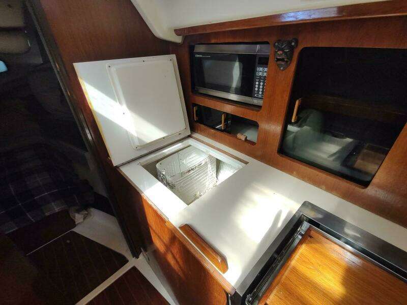 TOO CHUFFED 37ft Hunter Yacht For Sale