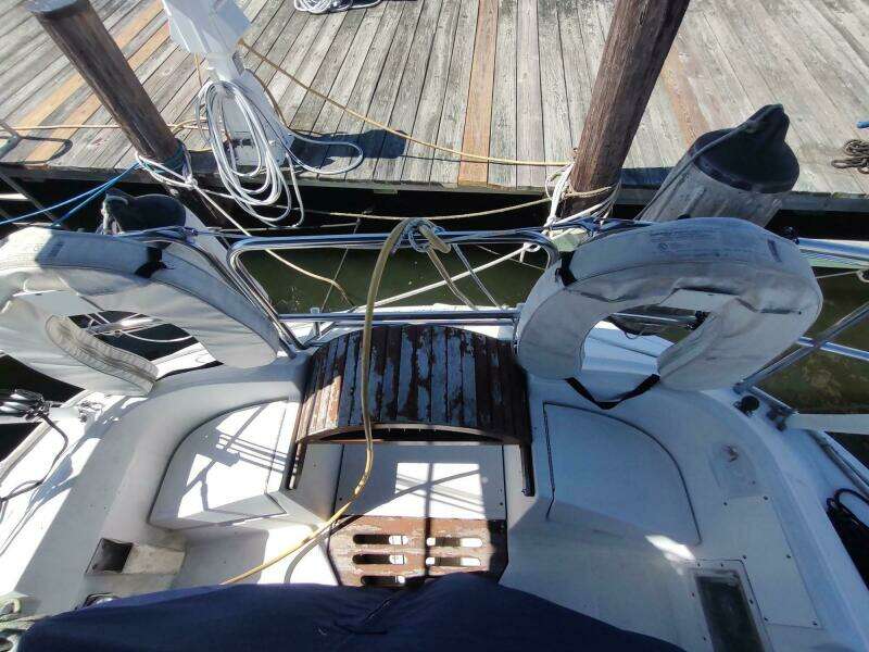TOO CHUFFED 37ft Hunter Yacht For Sale