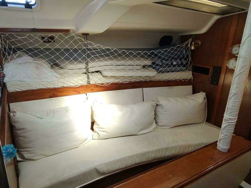 TOO CHUFFED 37ft Hunter Yacht For Sale