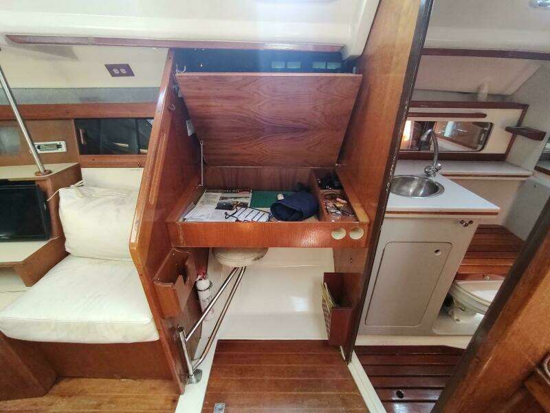 TOO CHUFFED 37ft Hunter Yacht For Sale