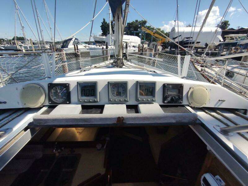 TOO CHUFFED 37ft Hunter Yacht For Sale