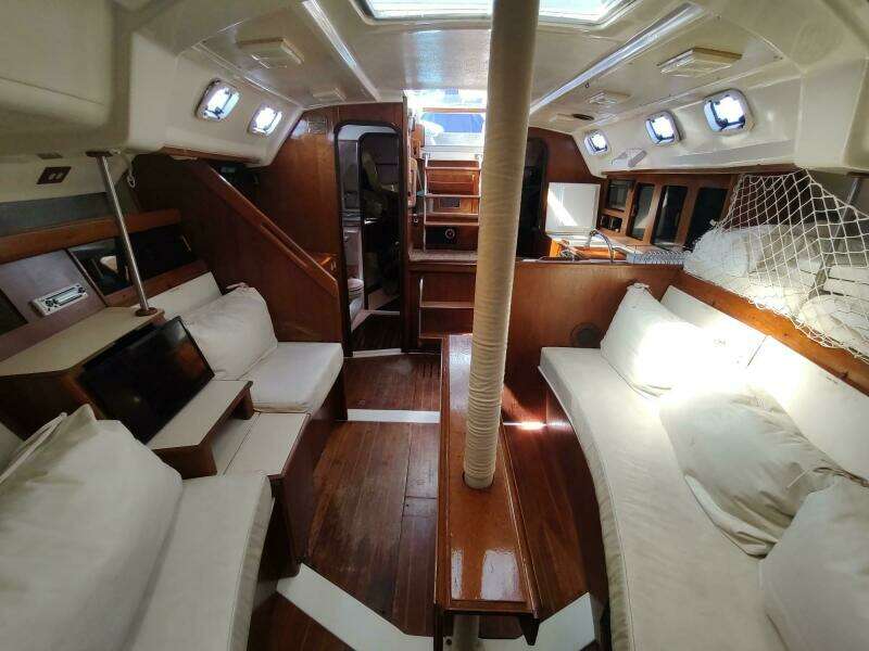 TOO CHUFFED 37ft Hunter Yacht For Sale