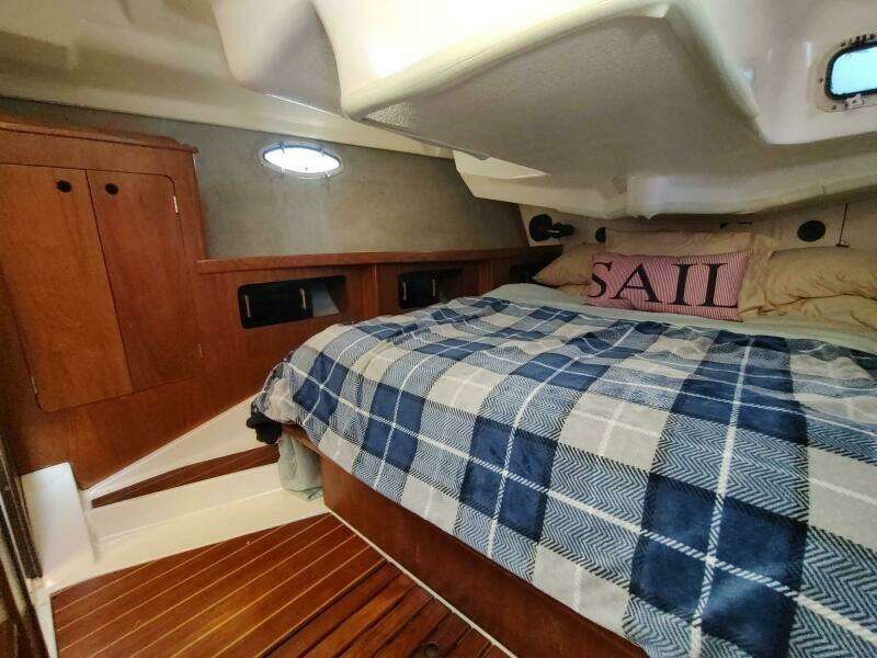 TOO CHUFFED 37ft Hunter Yacht For Sale