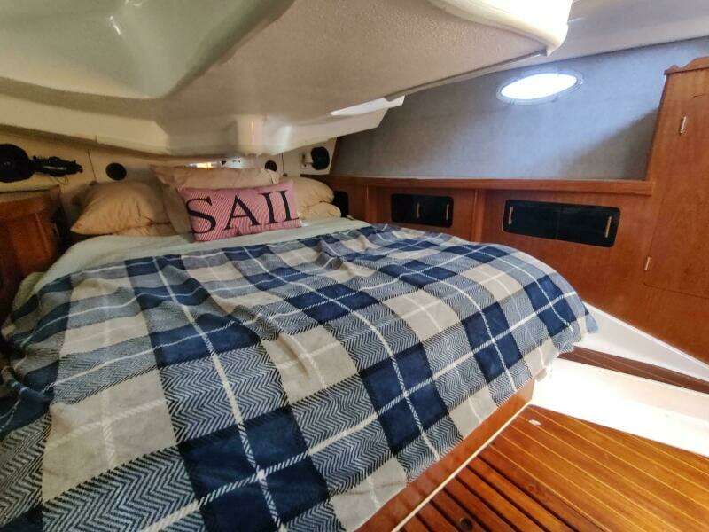 TOO CHUFFED 37ft Hunter Yacht For Sale