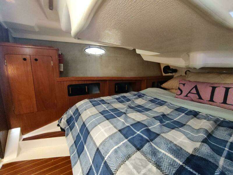 TOO CHUFFED 37ft Hunter Yacht For Sale