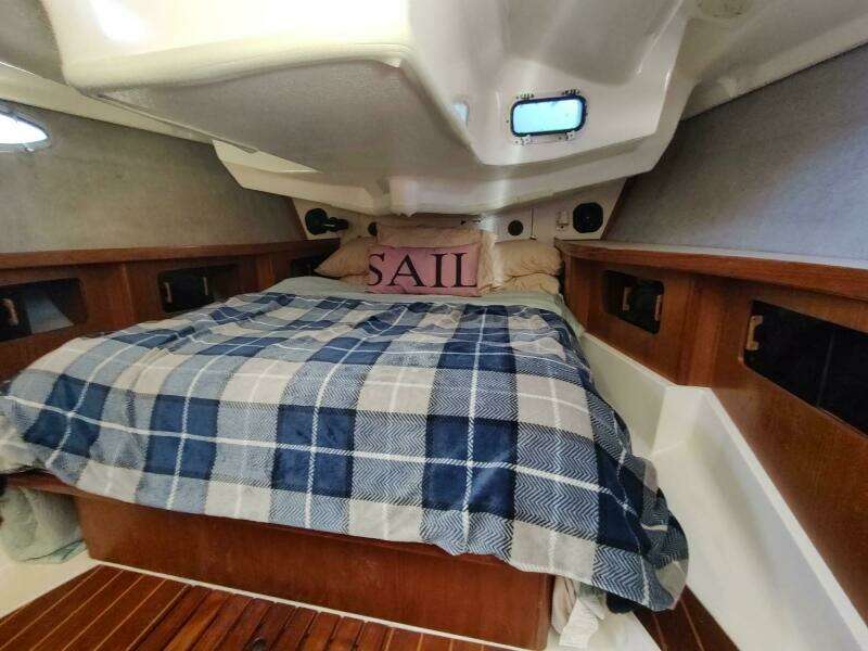 TOO CHUFFED 37ft Hunter Yacht For Sale