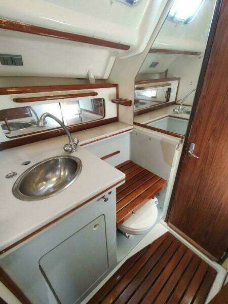 TOO CHUFFED 37ft Hunter Yacht For Sale