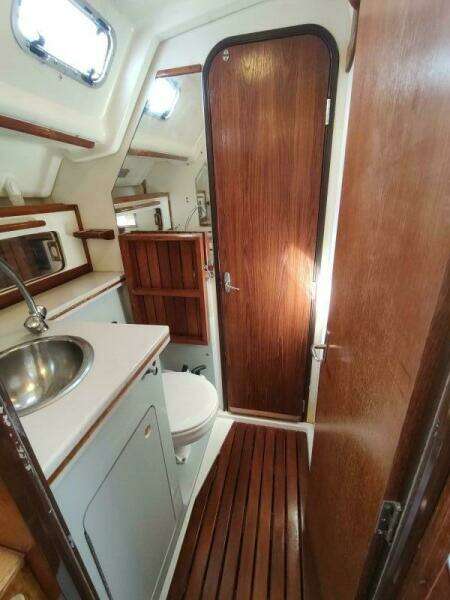 TOO CHUFFED 37ft Hunter Yacht For Sale
