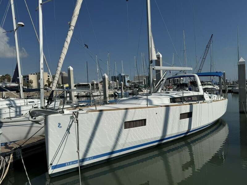 Beneteau Oceanis 38  Weekender 
