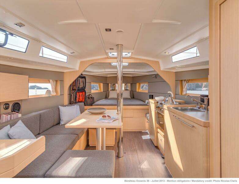 Sistership - Beneteau Oceanis 38  Weekender 