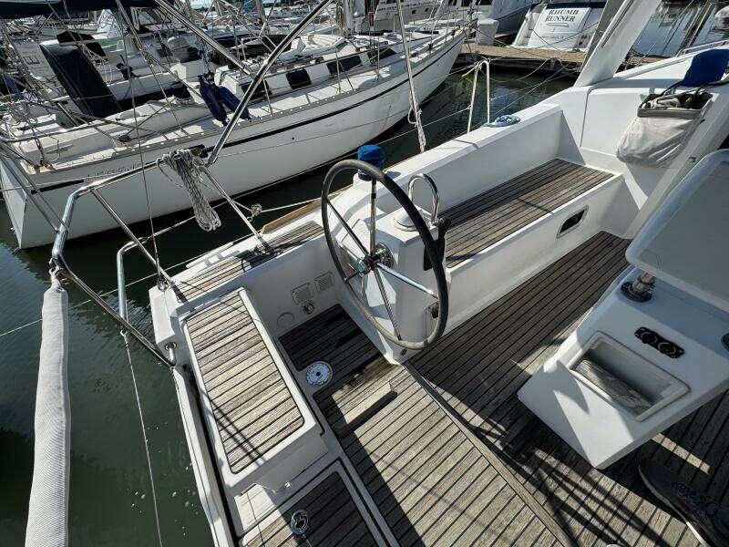 Beneteau Oceanis 38  Weekender 