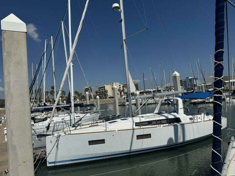 Beneteau Oceanis 38  Weekender 