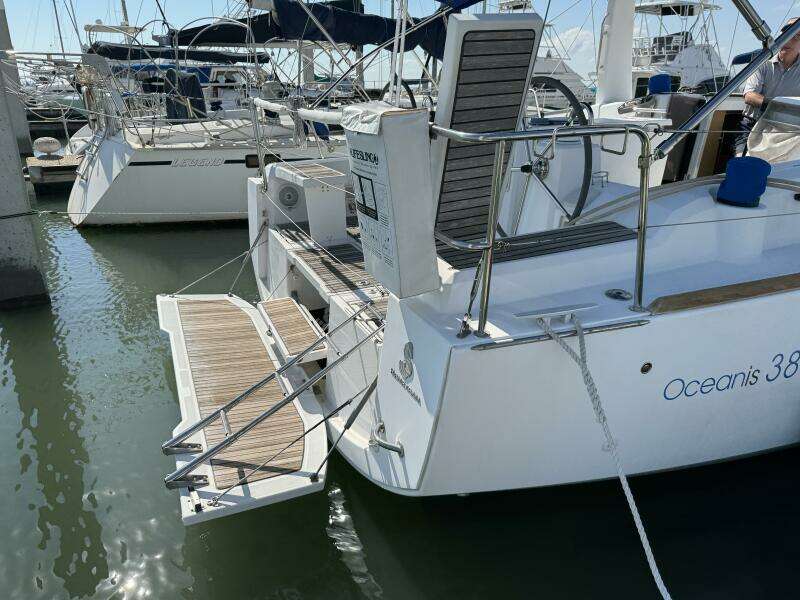 Beneteau Oceanis 38  Weekender 