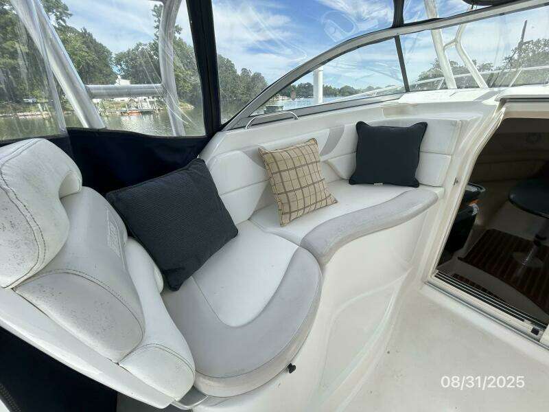 31' Boston Wahler upper deck port seating