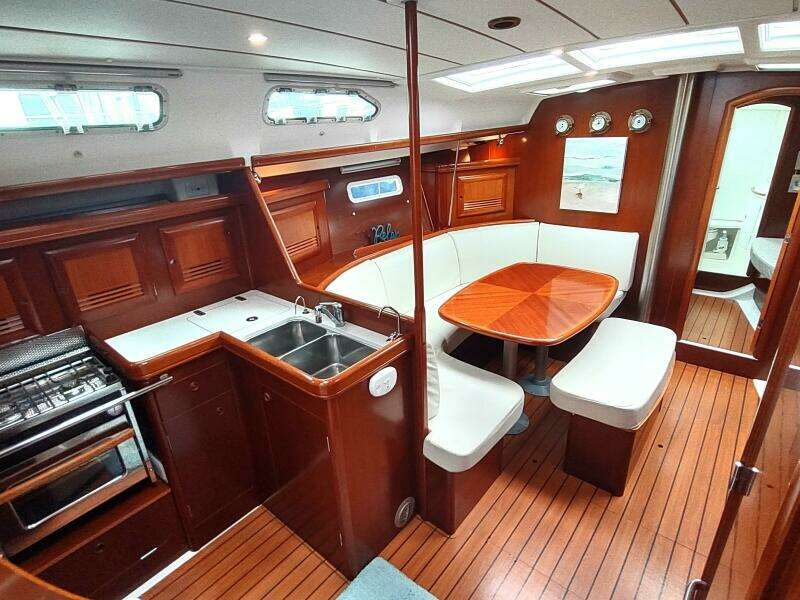 RAREBIRD 39ft Beneteau Yacht For Sale