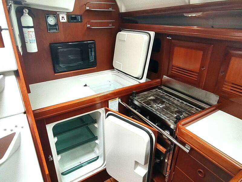 RAREBIRD 39ft Beneteau Yacht For Sale