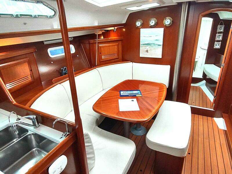 RAREBIRD 39ft Beneteau Yacht For Sale